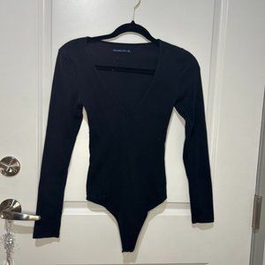 🖤 Sleek Abercrombie & Fitch Black V-Neck Thong Bodysuit - S, Must-Have! 🖤